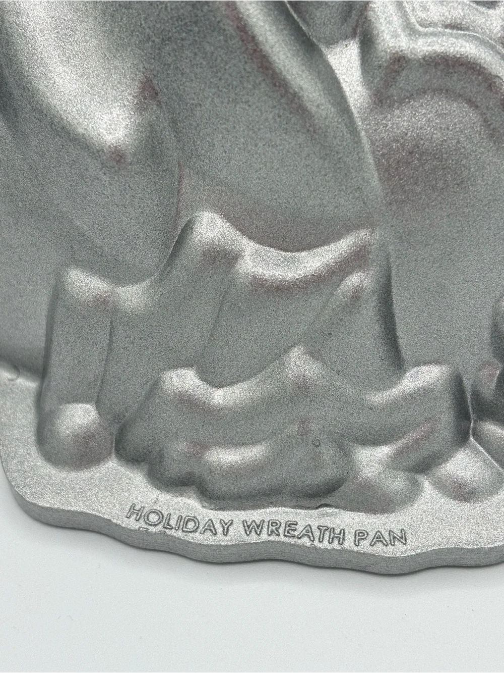 Nordic Ware Holiday Wreath Bundt Cake Pan #921 USA Cast Aluminum